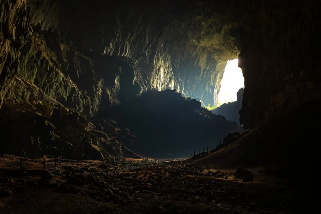 Viaggi Naturalistici Biodiversita Sarawak Borneo Malesia Grotta Deer Cave Mulu 1024x683